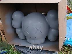 4ft Kaws Fidgure