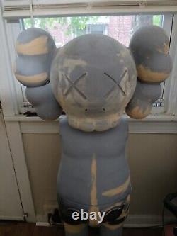 4ft Kaws Fidgure