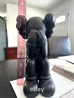 High quality sitting figure/Hand made Model Toy KAWS BLACK