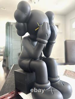 High quality sitting figure/Hand made Model Toy KAWS BLACK