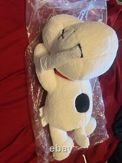KAWS x Peanuts x Uniqlo Snoopy Plush size Large (White) BNWT 100% Authentic